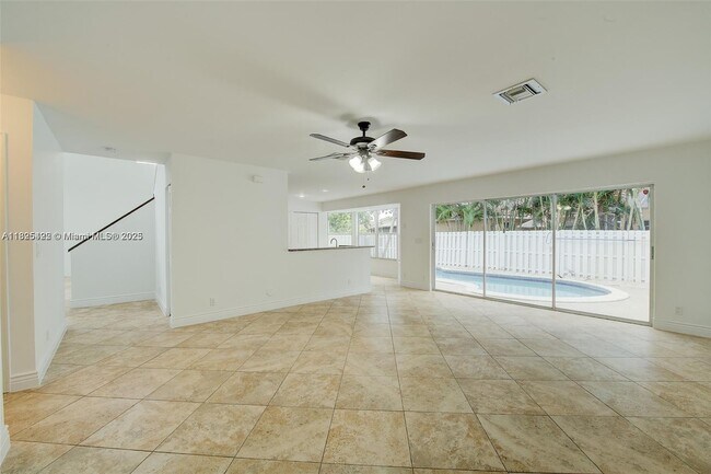 Building Photo - 1127 SW 104th Way