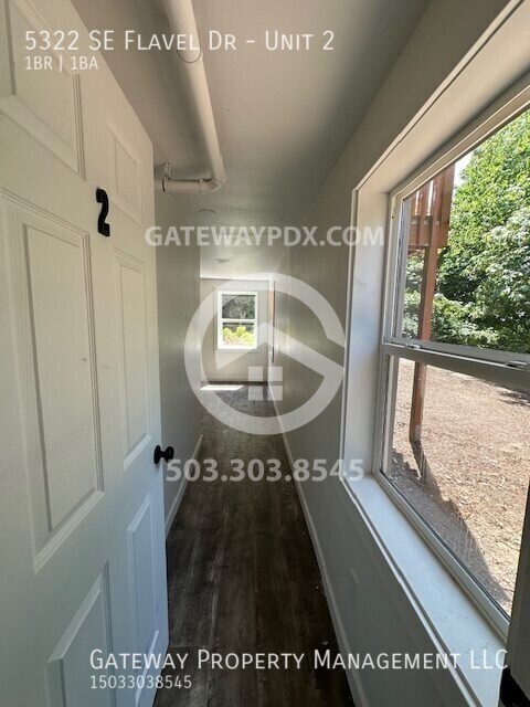 Building Photo - 5322 SE Flavel Dr. Unit #2