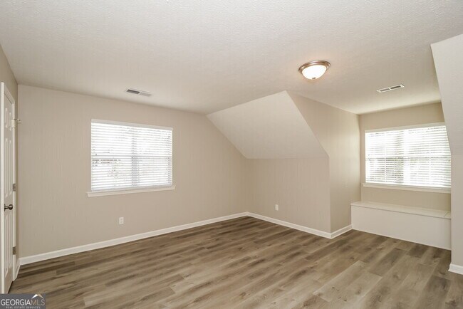 Building Photo - 355 Woodstream Dr