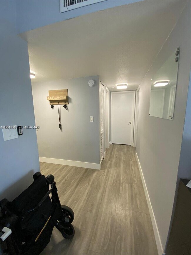 Building Photo - 455 S Pine Island Rd