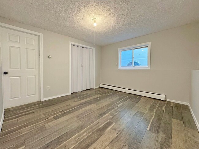 Building Photo - Cozy 2 bed 1.5 bath townhouse with modern ...