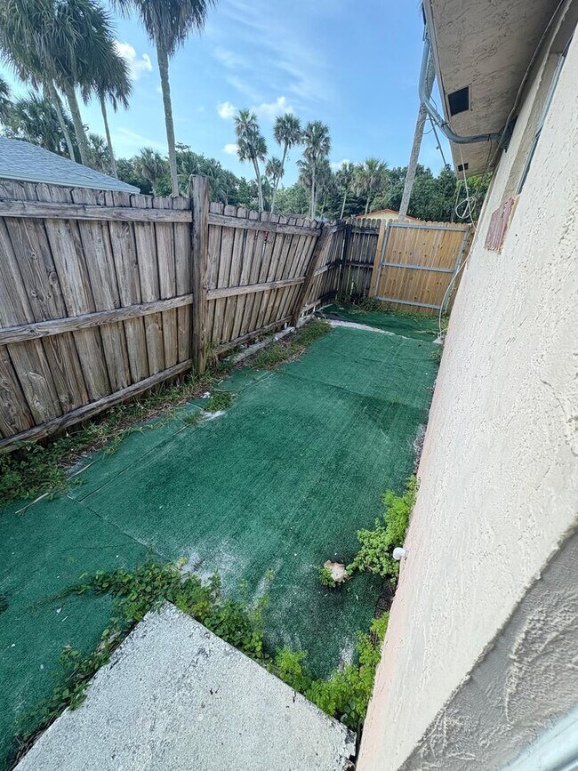 Building Photo - Special Pricing! Beautifully Updated 2-Bedroom Home in Prime Location!