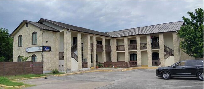 Building Photo - 611 Carpenter Ave