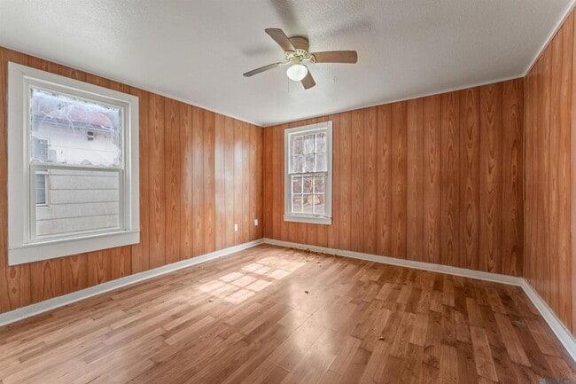 Building Photo - 4433 Sherwood St