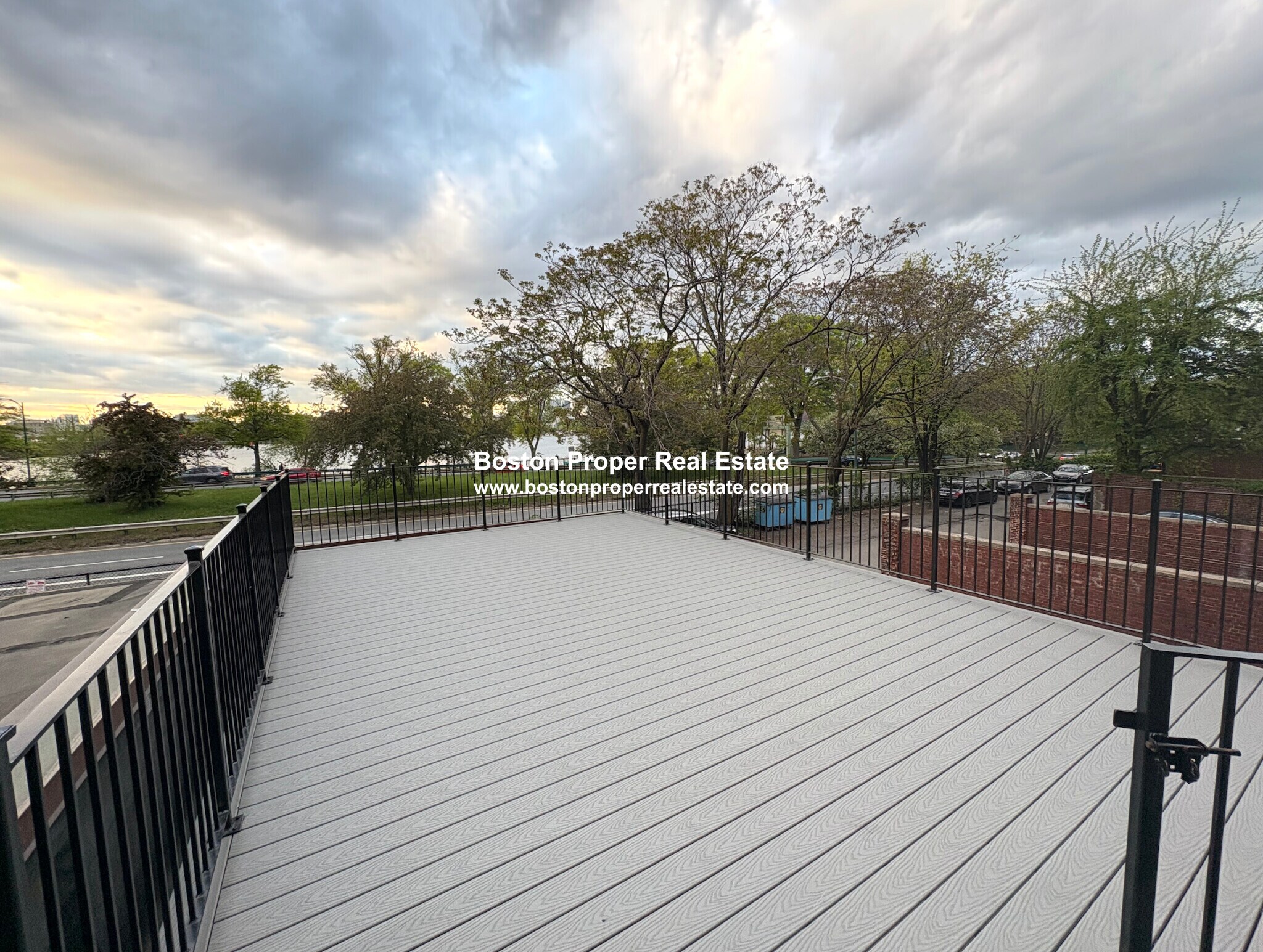 Building Photo - 464 Beacon St