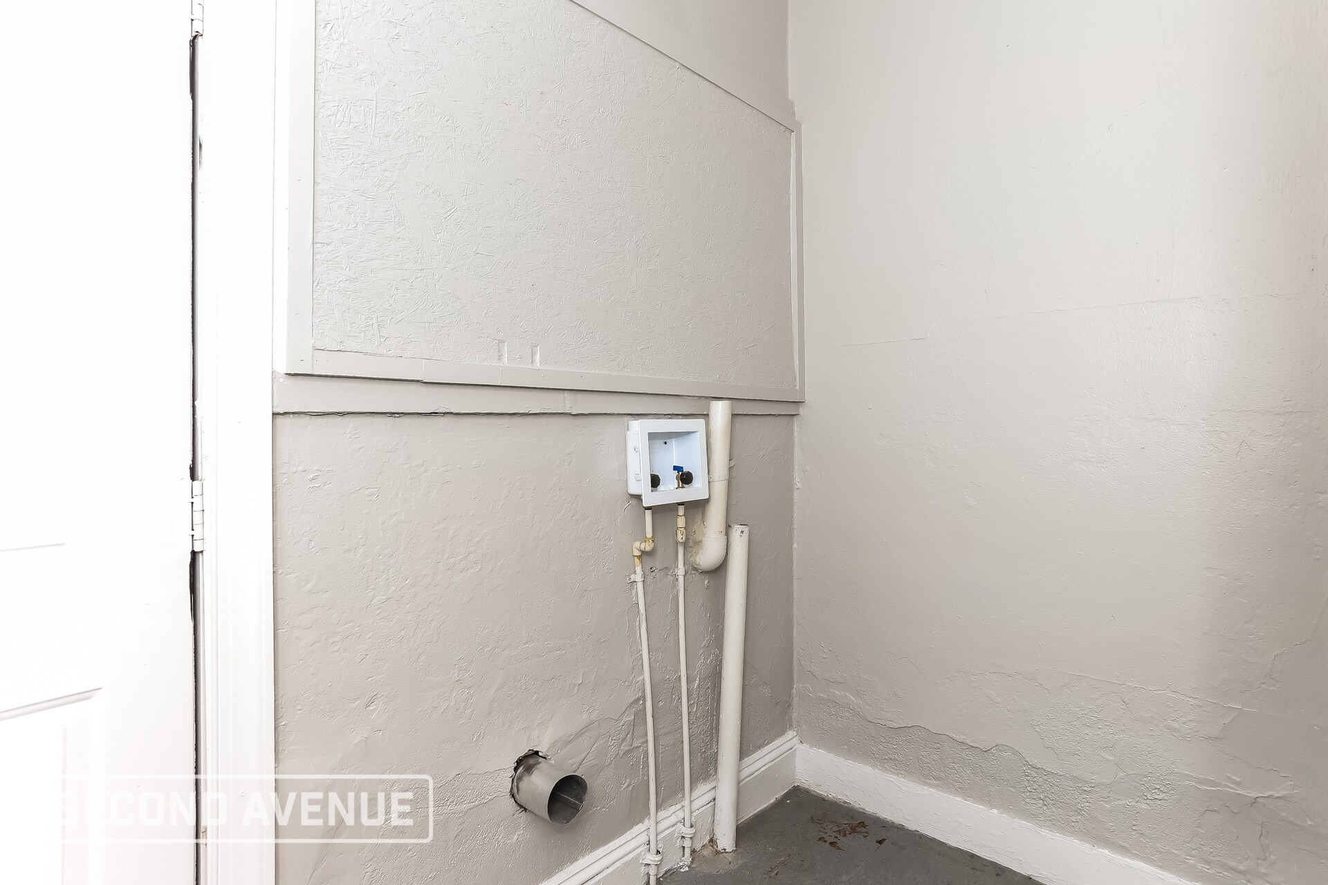 Building Photo - 6580 Sunset Dr