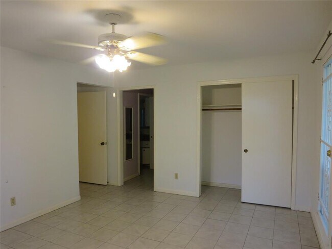 Building Photo - 1006 Walnut Bend Ln