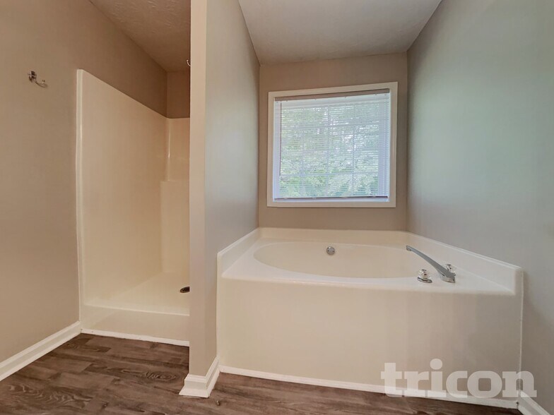 Building Photo - 6050 Fieldwood Ln