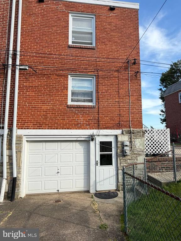 Building Photo - 9944 Ferndale St