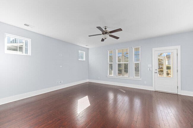 Building Photo - 313 Oak Bend St