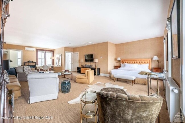 Building Photo - 613 Warren St