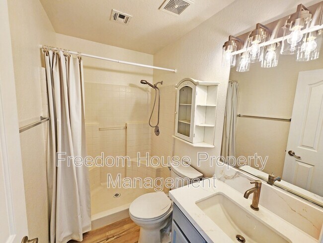 Building Photo - 3741 Malibou Ave