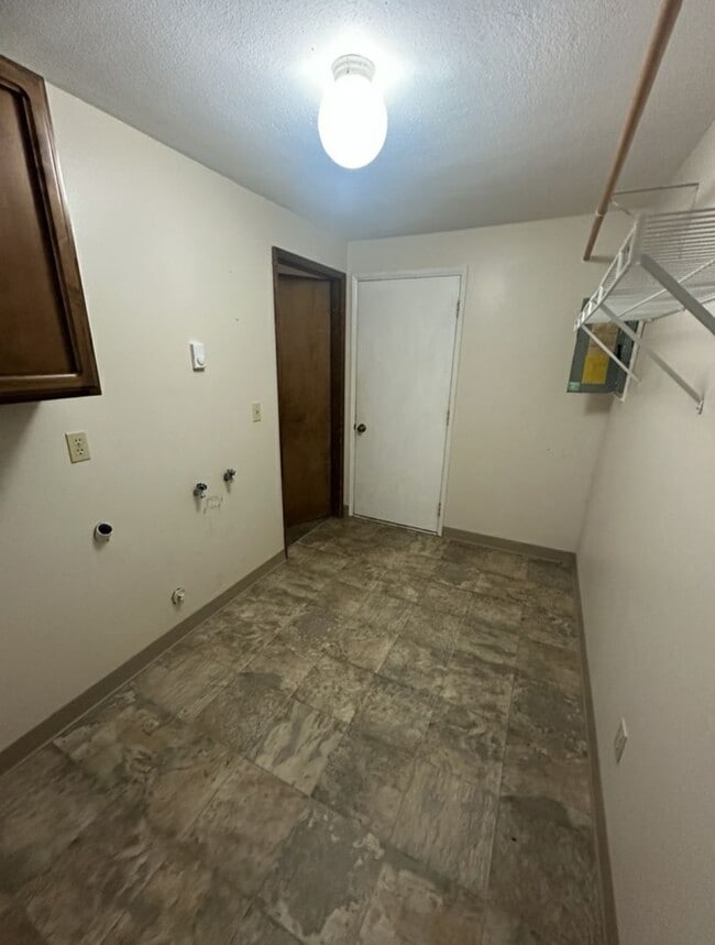 Building Photo - 3 Bed, 2 Bath Ranch in Hazel Dell!