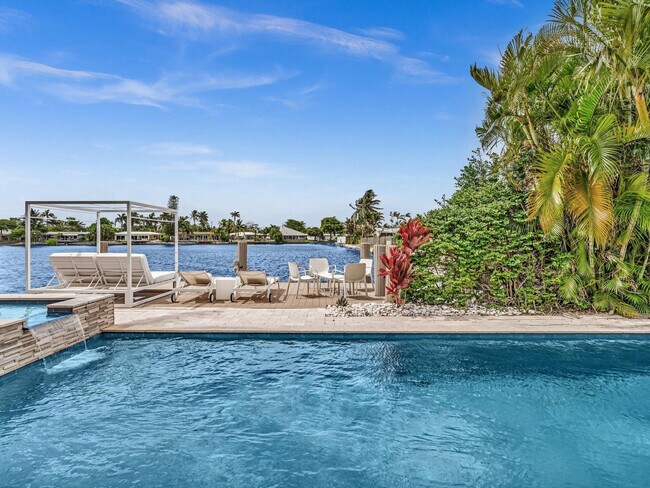 Building Photo - 1640 NE 43rd St