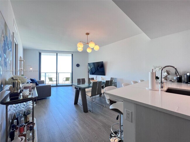 Building Photo - 501 NE 31st St