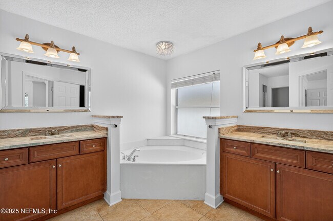 Building Photo - 10008 Sifton Ct