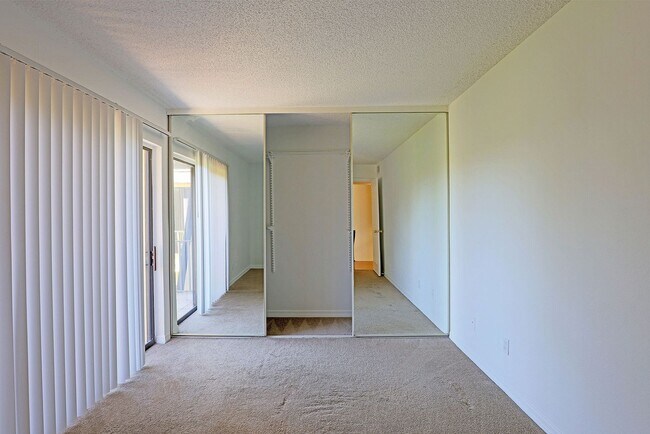 Building Photo - Parkwoods 12341-2