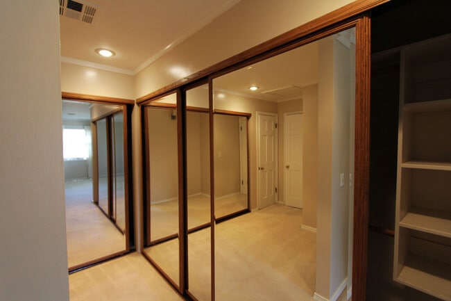 Building Photo - 3205 George Cir