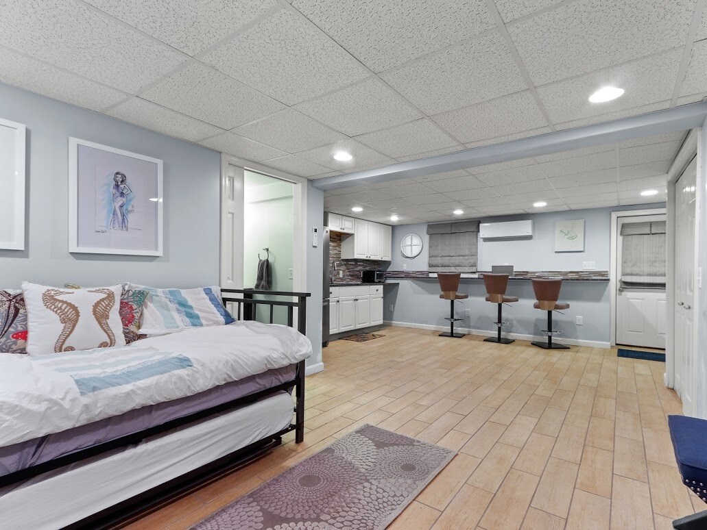 Building Photo - 491 Spring St