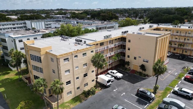 Building Photo - 3990 NW 42nd Ave