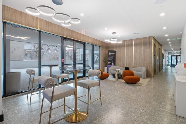 Building Photo - 136-144 Summit Ave