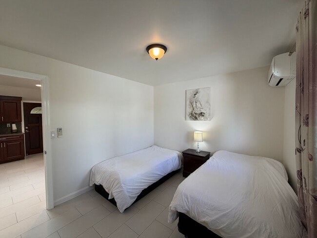 Building Photo - 3346 Kanaina Ave