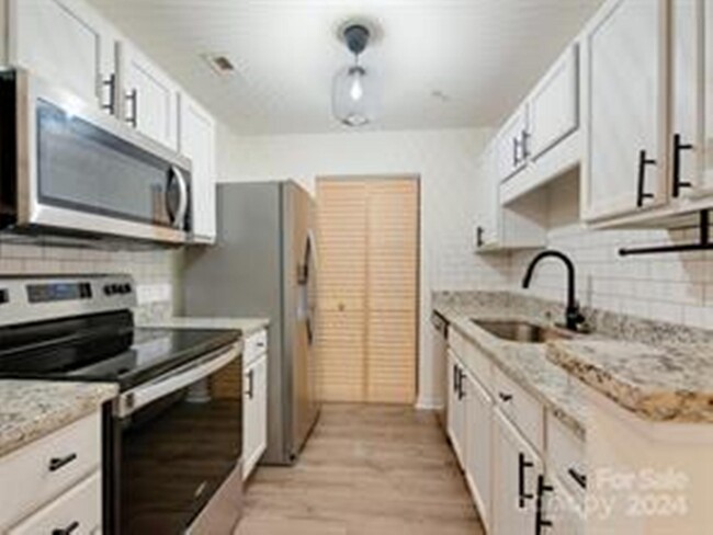 Kitchen View Looking Toward Laundry Room - 962 Plaza Walk Dr