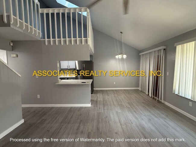 Building Photo - MUST SEE!!! 2BED/2BATH FULLY REMODELED UNIT IN GREENLEAF!!! FENCED BACK YARD!!!