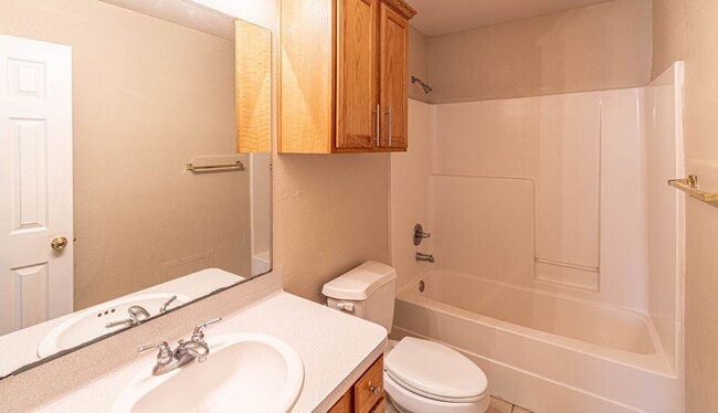 Building Photo - Available for January Move in! 3 Bedroom 3 Bathroom Duplex with Fenced Yard!