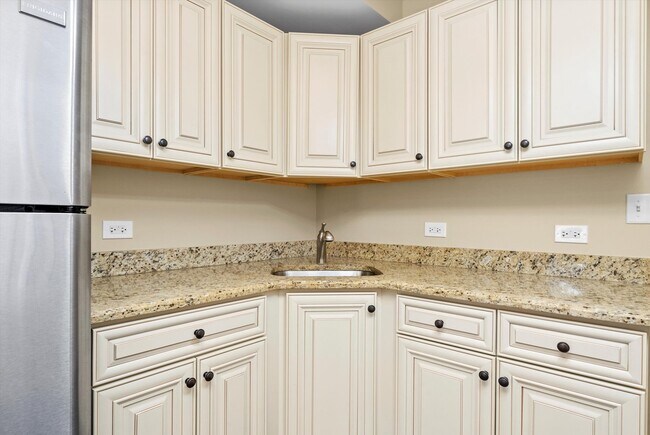 Building Photo - 552 W Cullerton St