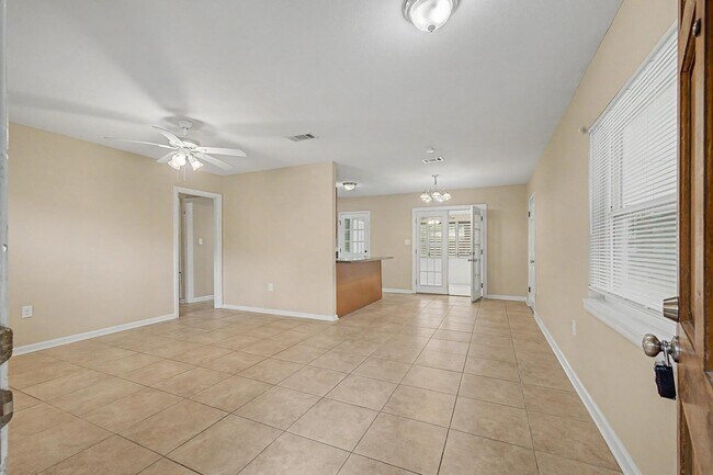 Building Photo - 560 N 72nd Ave