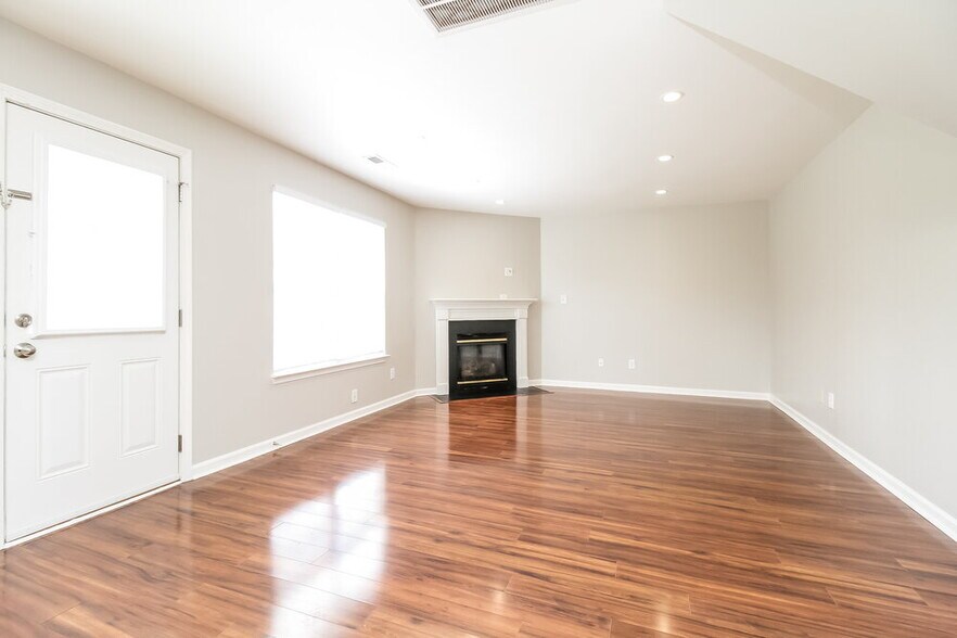 Building Photo - 4108 Pineorchard Pl