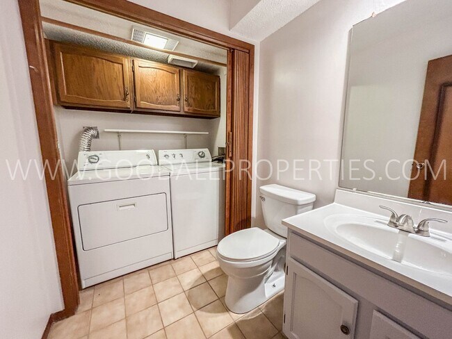 Building Photo - 3 Bedroom, 3 bath Home in West Des Moines!!