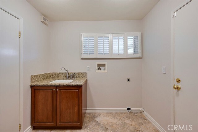 Building Photo - 5921 Country View Dr