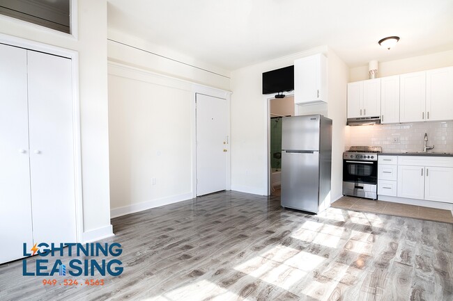 Building Photo - 1732 Wilton Pl