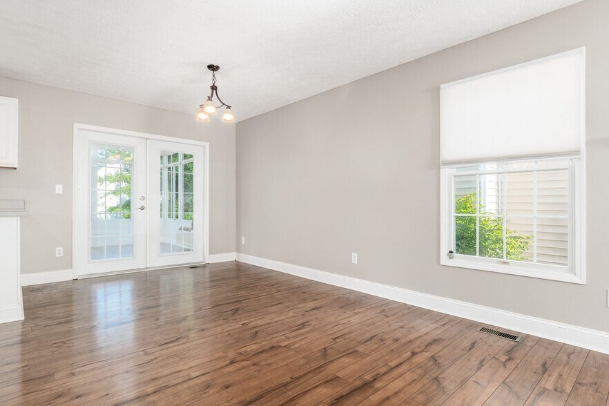 Building Photo - 8446 Olenbrook Dr