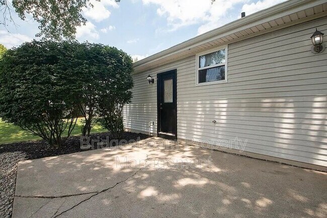 Building Photo - 1381 Firethorne Dr