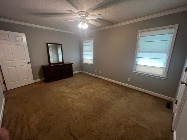 Building Photo - Three bedroom, 2 bath house in Gibsonville