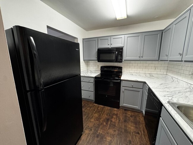 Building Photo - 46 Sagebrush Apartments