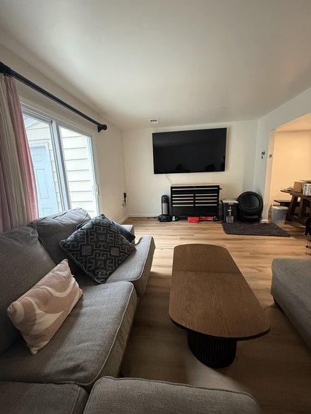 Living Room - 7627 Glenolden Pl
