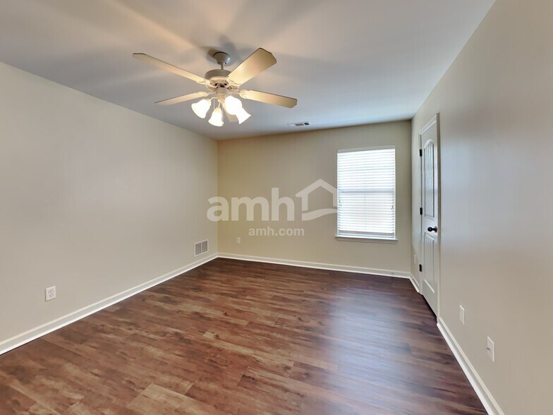 Building Photo - 10221 Eveninghill Dr