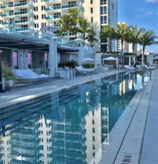 Building Photo - 2301 Collins Ave