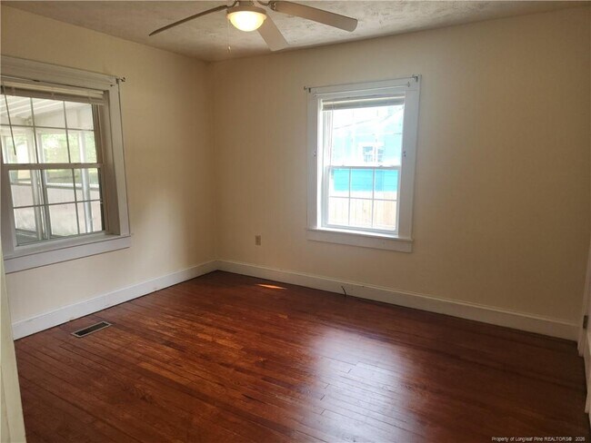 Building Photo - 227 Pinecrest Dr