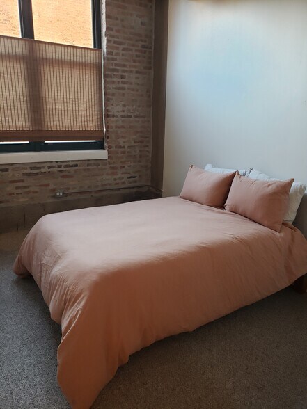 Bedroom - 221 E Cullerton St