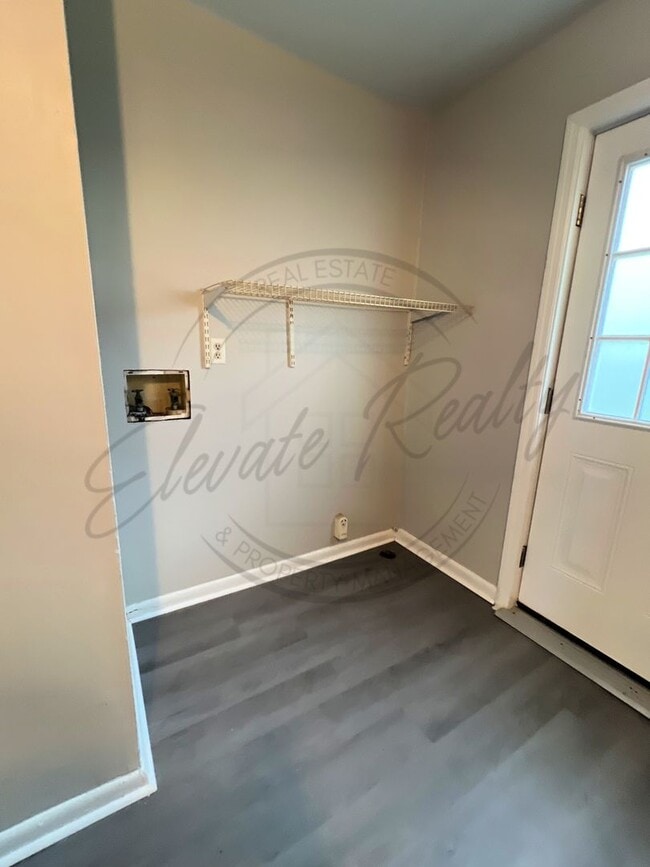 Building Photo - On Special: Two Bedroom Ranch Duplex in No...