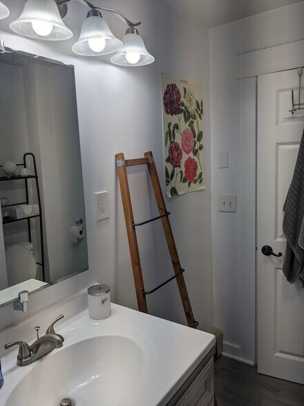 Building Photo - 8 Pleasant St