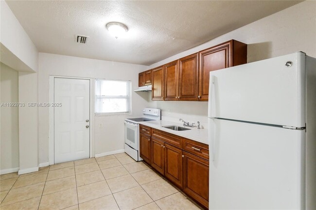 Building Photo - 5288 N Andrews Ave