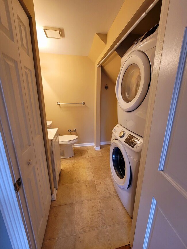 Building Photo - Lovely 2Bd/1.5Bth TH in Gaithersburg Montg...