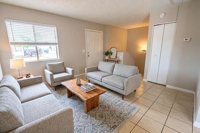 Building Photo - 719 W 1st Ave