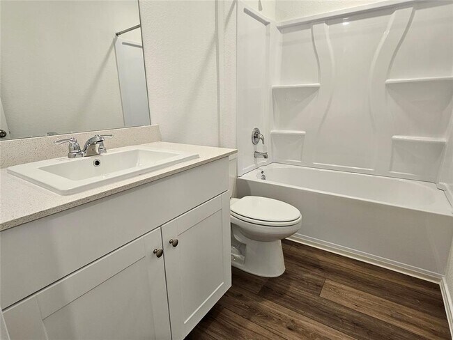 Building Photo - 704 Commander Abbott Dr